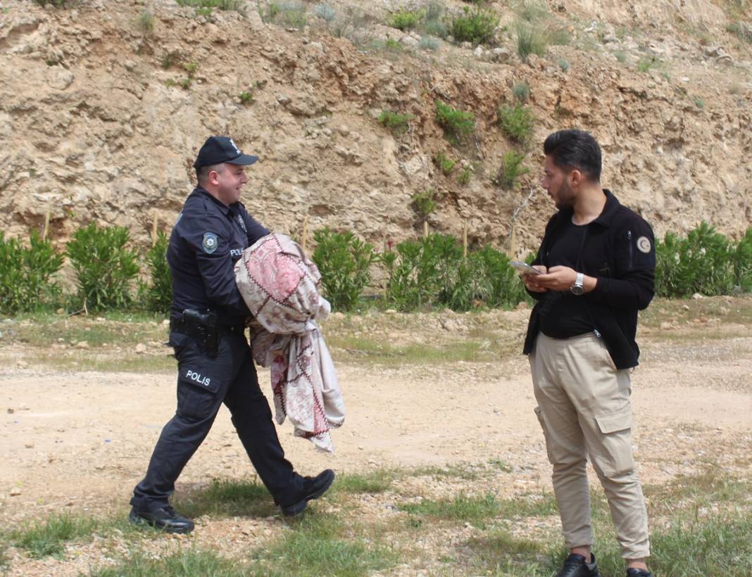 'Kafası kesilmiş ceset bulundu' ihbarı polisi alarma geçirdi! Torbadan çıkanlar herkesi şoke etti 1